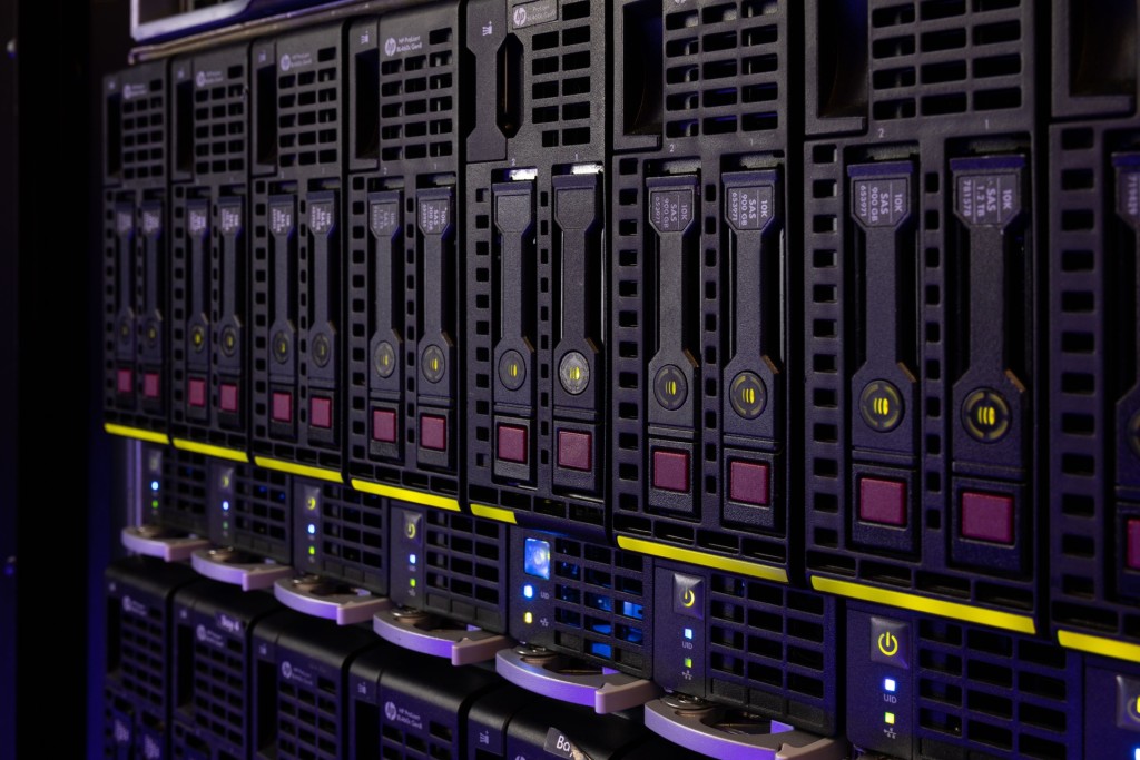Data Center_Sergei Zjuganov (7).jpg